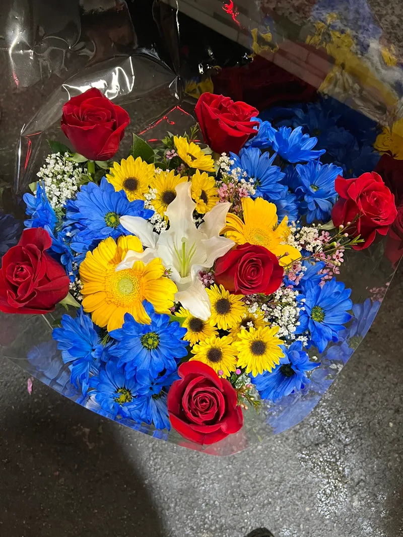 Half Dozen with Assorted Flowers